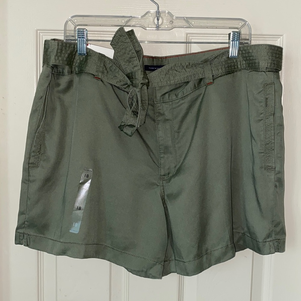 Tommy Hilfiger Cargo Shorts, size 18